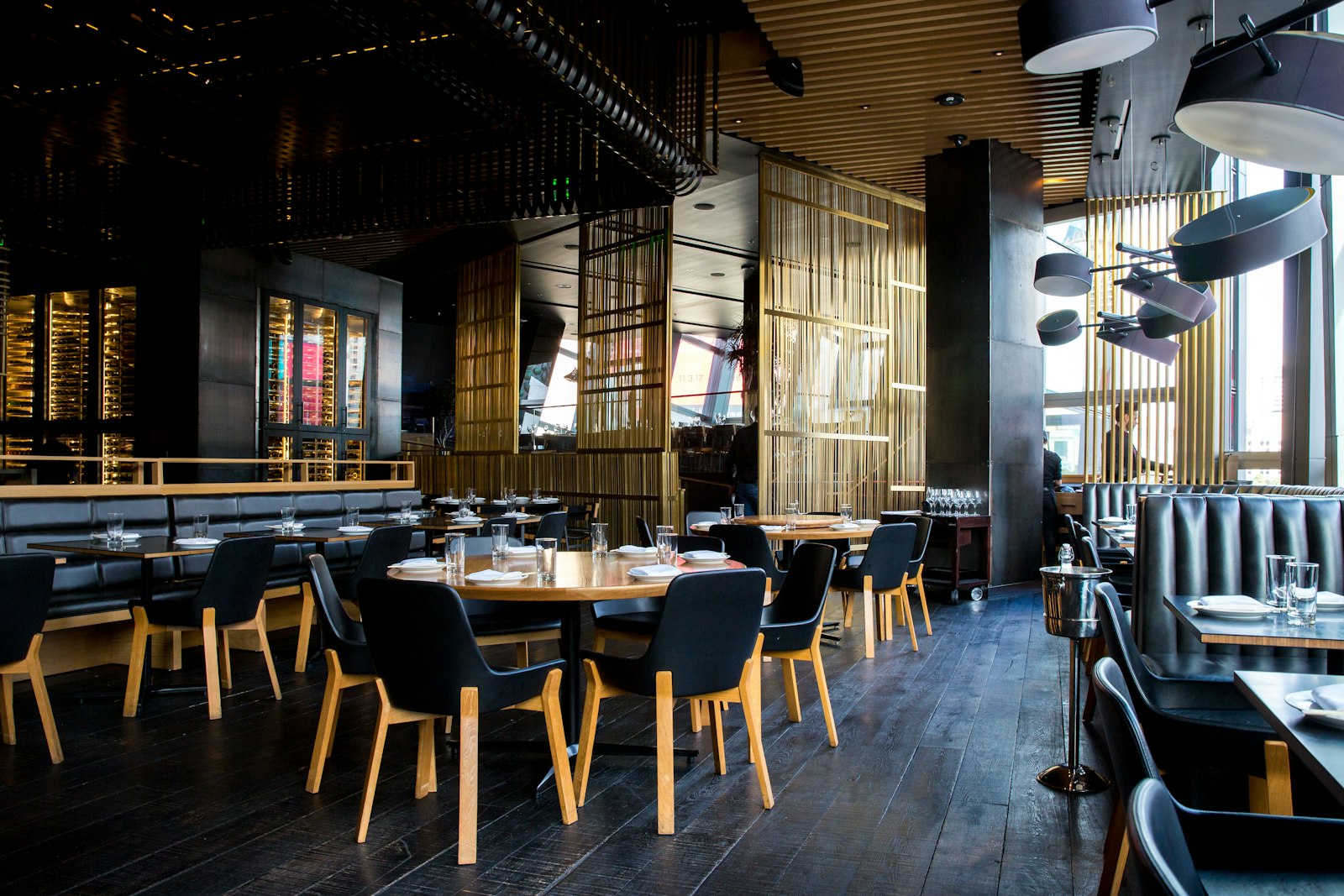Canlis — A glass cantilever over Lake Union